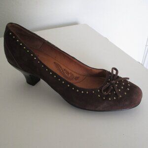 Sofft Womens Brown Suede Leather Brass Stud Pump w/ 2" Heel - Size 7M
